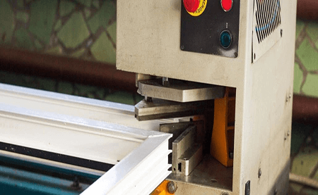 行業(yè) |包裝 |臺達(dá)裁切護(hù)角機(jī)解決方案，動作柔順，高速精密